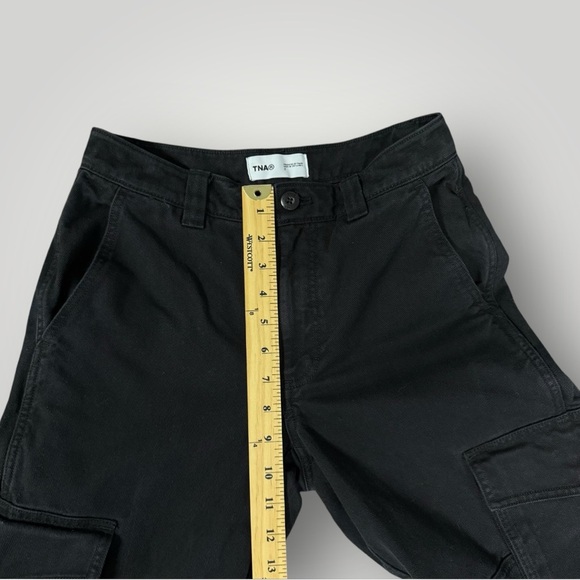 Aritzia TNA Cargo Pants Jeans Womens Sz 2 Black High Rise Cargo Straight Baggy - Picture 6 of 11